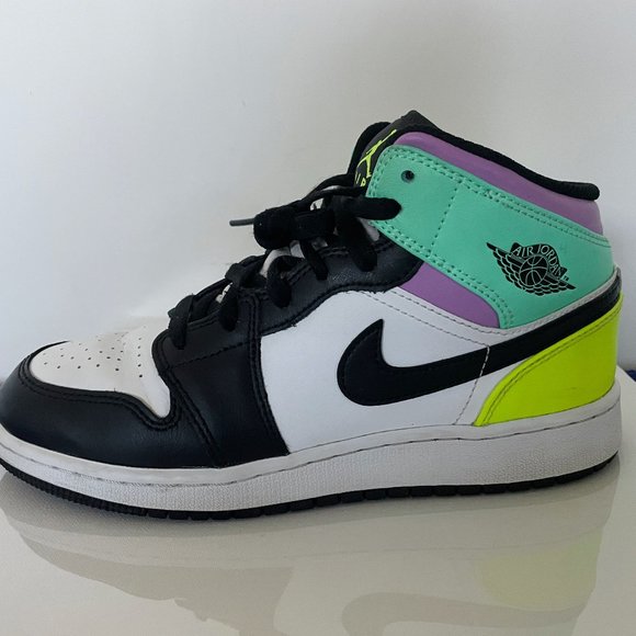 Jordan 1 black and white with purble, turqouise and neon yellow accents - Picture 6 of 11